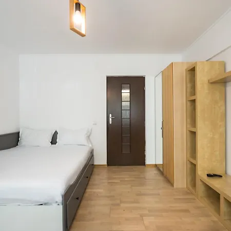 Zion I Studio Near Cismigiu Park Apartment